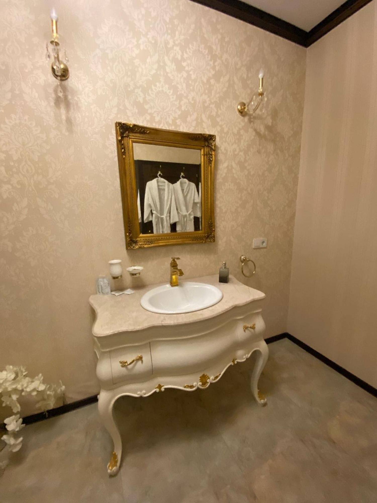 Hotel Boutique Vila Lakastel Sinaia Eksteriør bilde