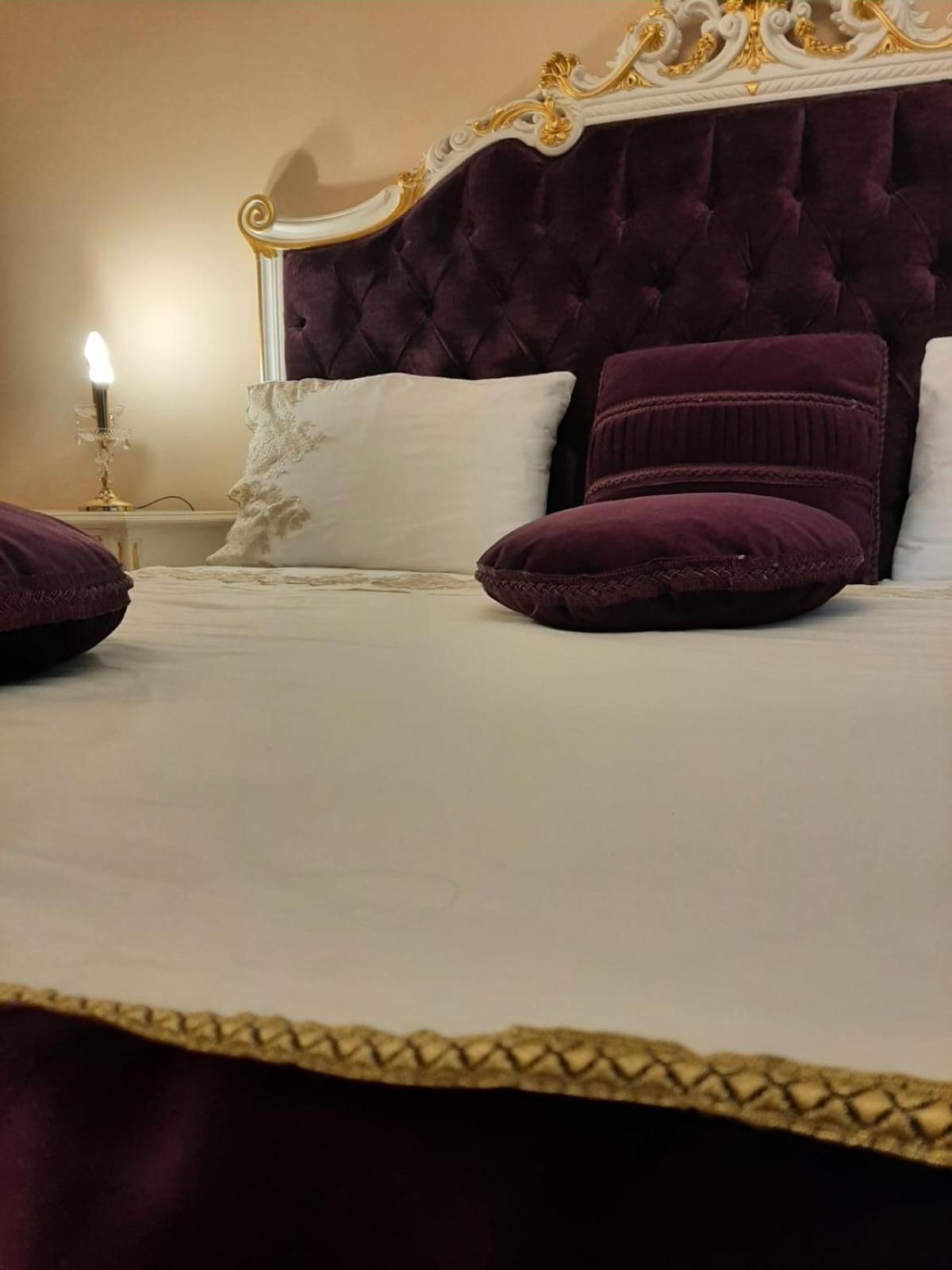 Hotel Boutique Vila Lakastel Sinaia Eksteriør bilde