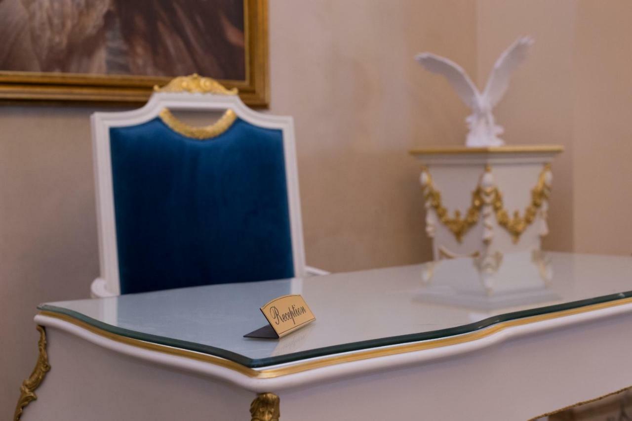 Hotel Boutique Vila Lakastel Sinaia Eksteriør bilde
