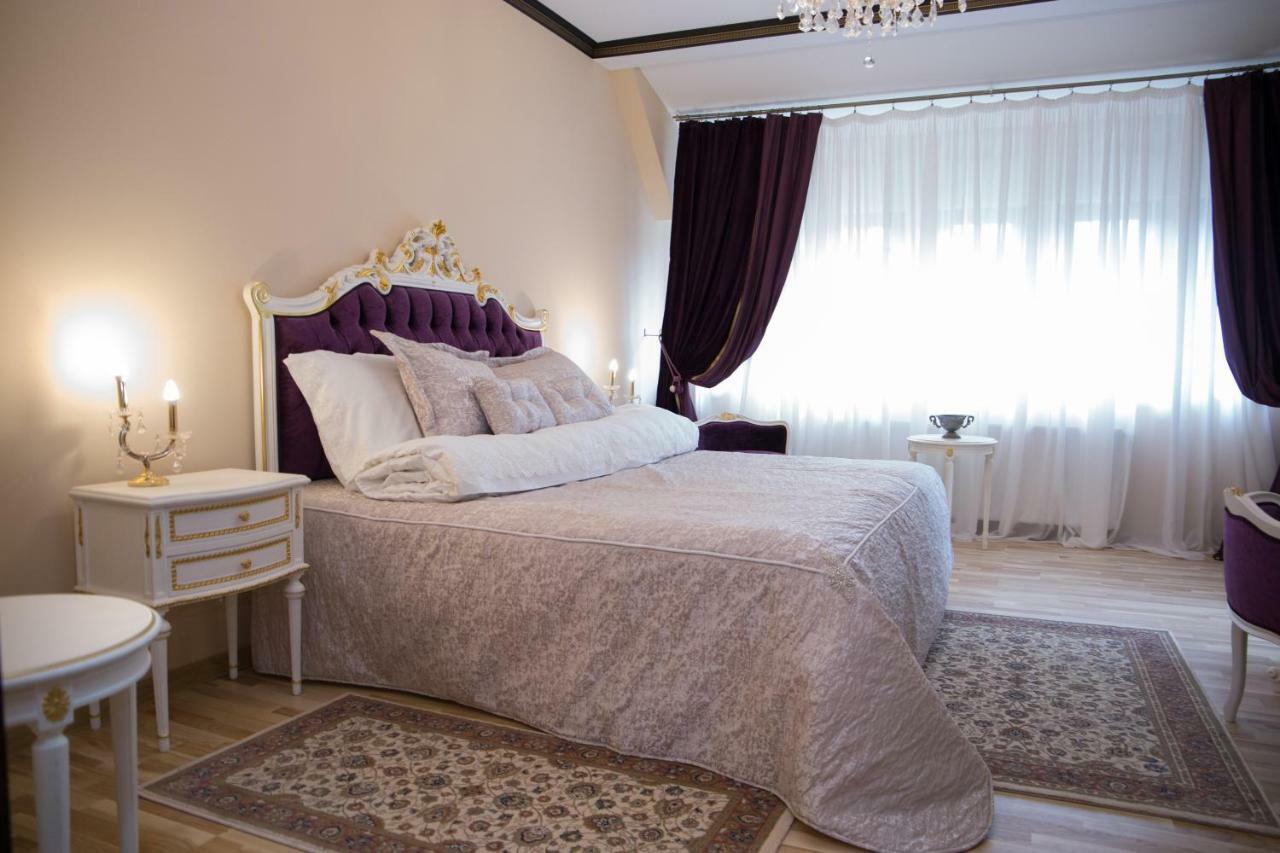 Hotel Boutique Vila Lakastel Sinaia Eksteriør bilde