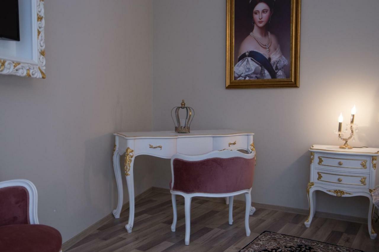 Hotel Boutique Vila Lakastel Sinaia Eksteriør bilde