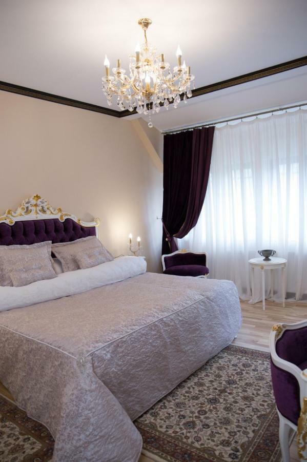 Hotel Boutique Vila Lakastel Sinaia Eksteriør bilde