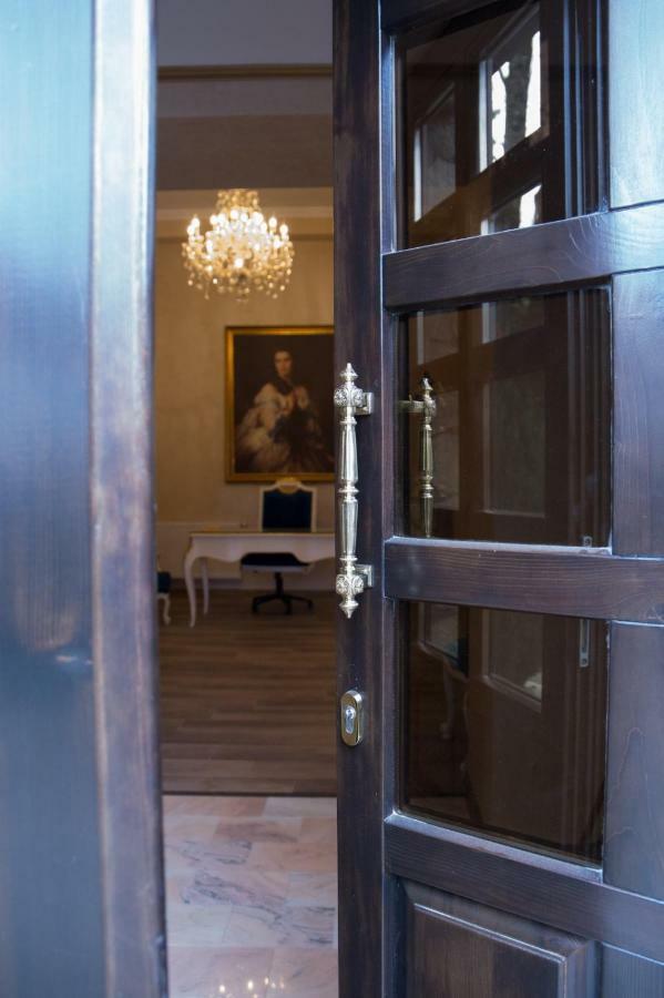 Hotel Boutique Vila Lakastel Sinaia Eksteriør bilde