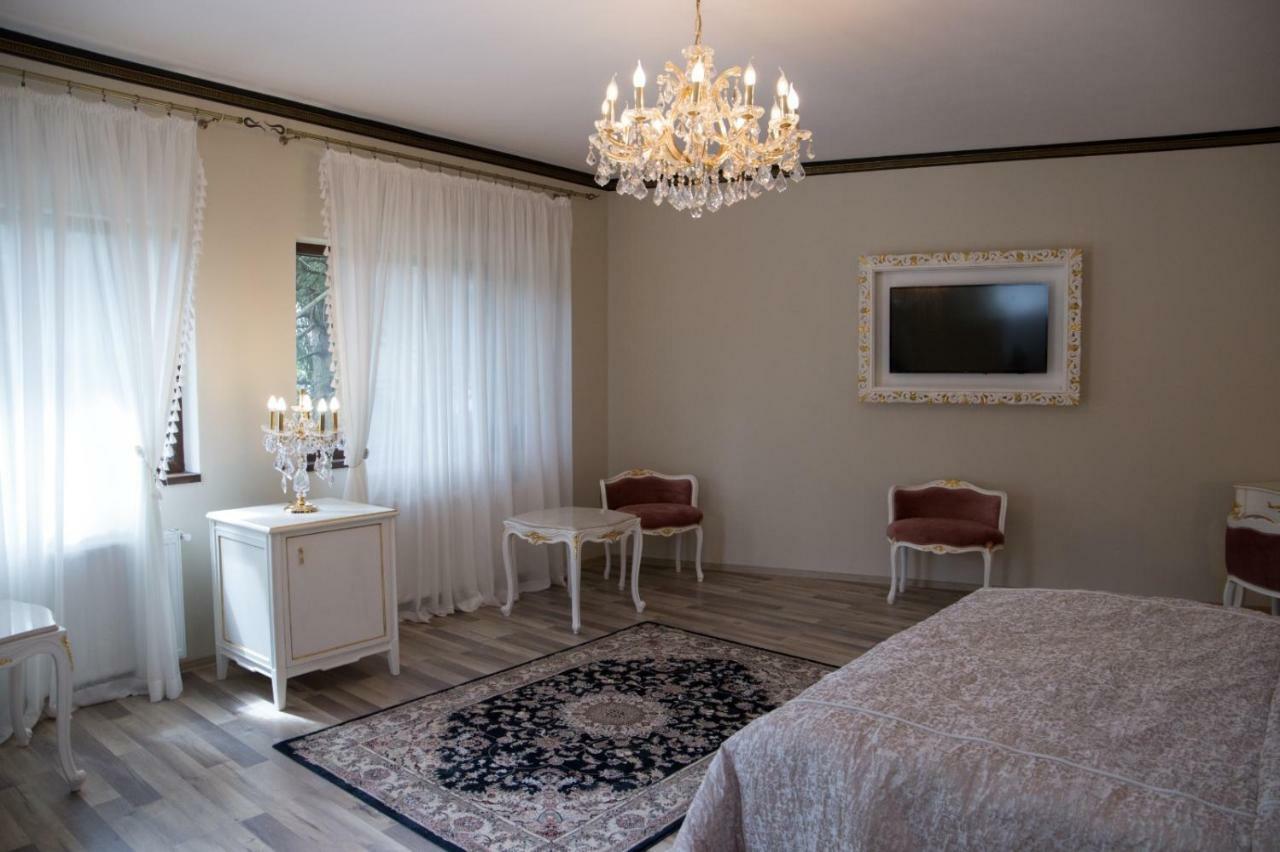 Hotel Boutique Vila Lakastel Sinaia Eksteriør bilde