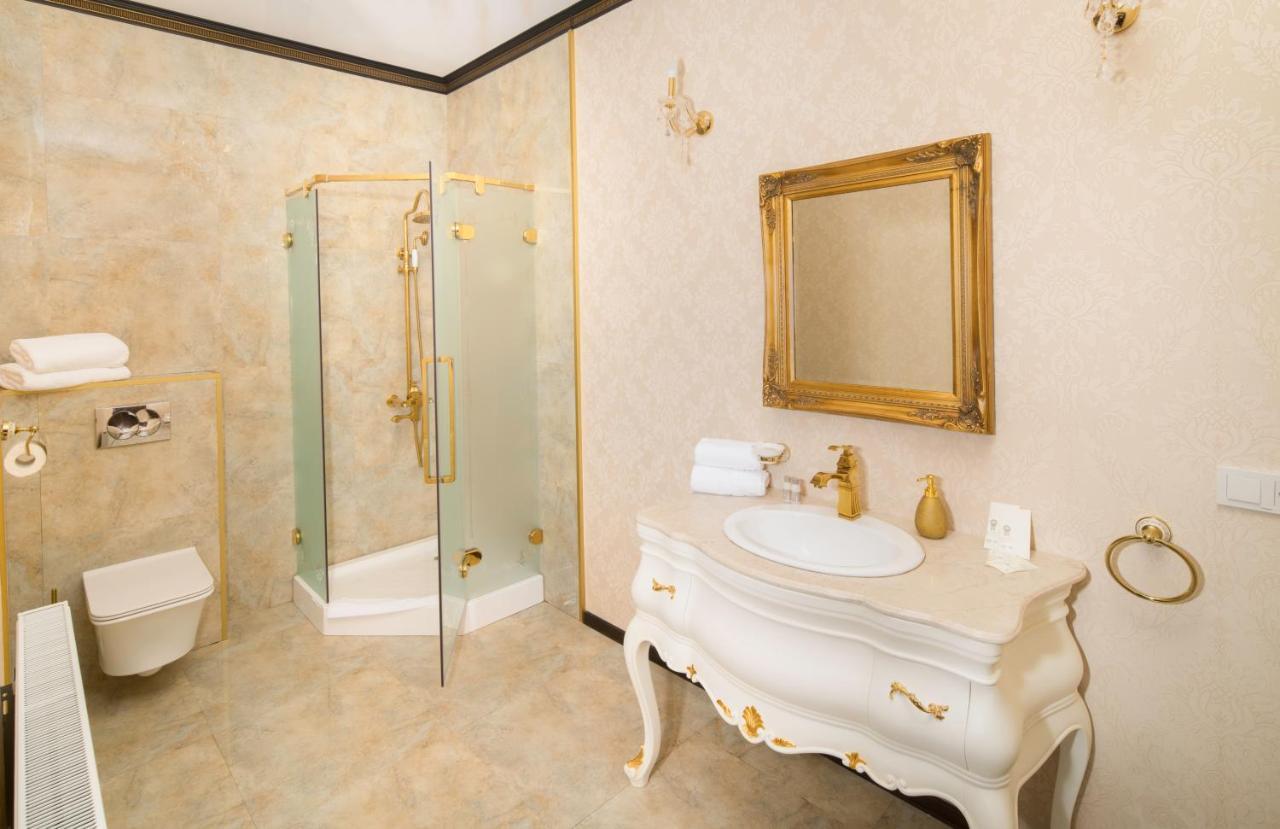 Hotel Boutique Vila Lakastel Sinaia Eksteriør bilde